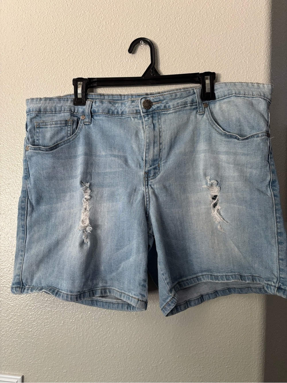 V.I.P. Jeans Light Wash Distressed Denim Jean Shorts Plus Size 20
